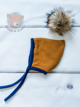 Load image into Gallery viewer, Camel Waffle Pixie Hat- 3-6m