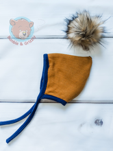 Load image into Gallery viewer, Camel Waffle Pixie Hat- 3-6m
