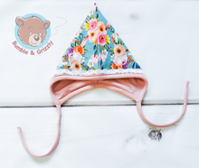 Load image into Gallery viewer, Pretty Lace Floral Pixie Hat- 3-6m
